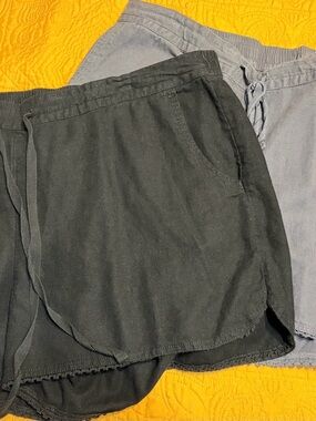 2 - Caslon Linen Like Drawstring Shorts a Black and Grey